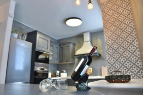 Bright & Modern 2-Bedroom, 4th Floor Apartment in Gzira, Malta